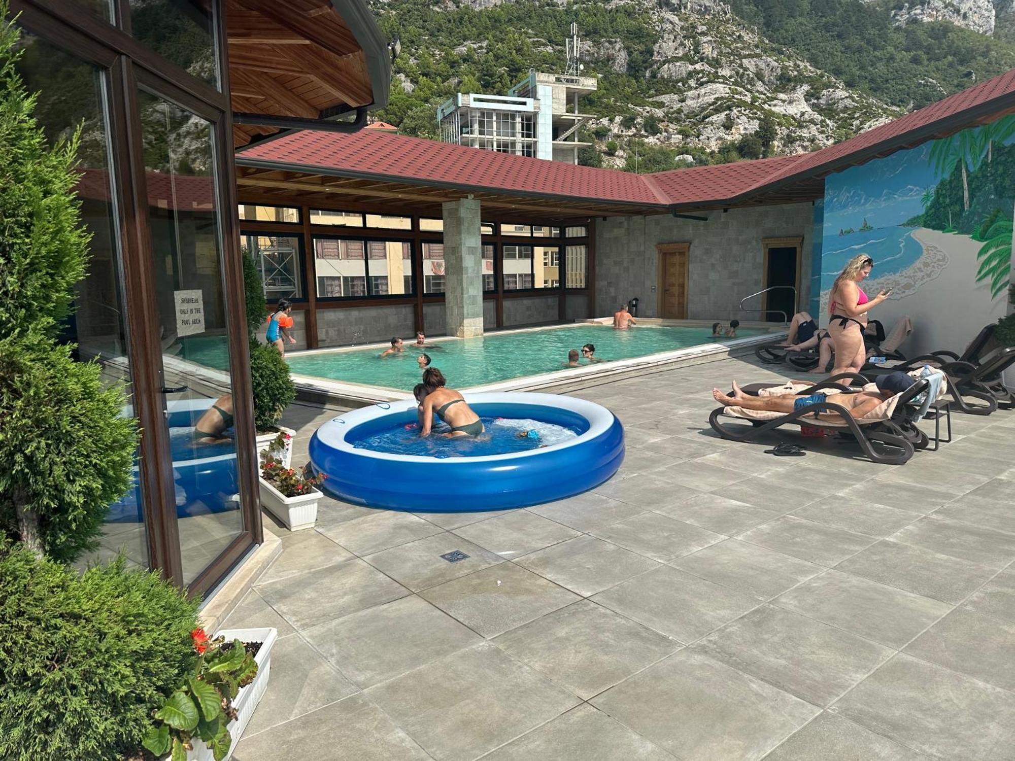 Hotel Panorama Kruje View On The Castle And The Old Town Luaran gambar
