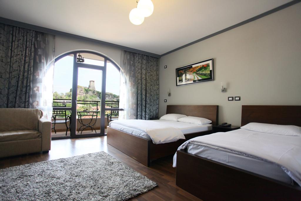 Hotel Panorama Kruje View On The Castle And The Old Town Luaran gambar